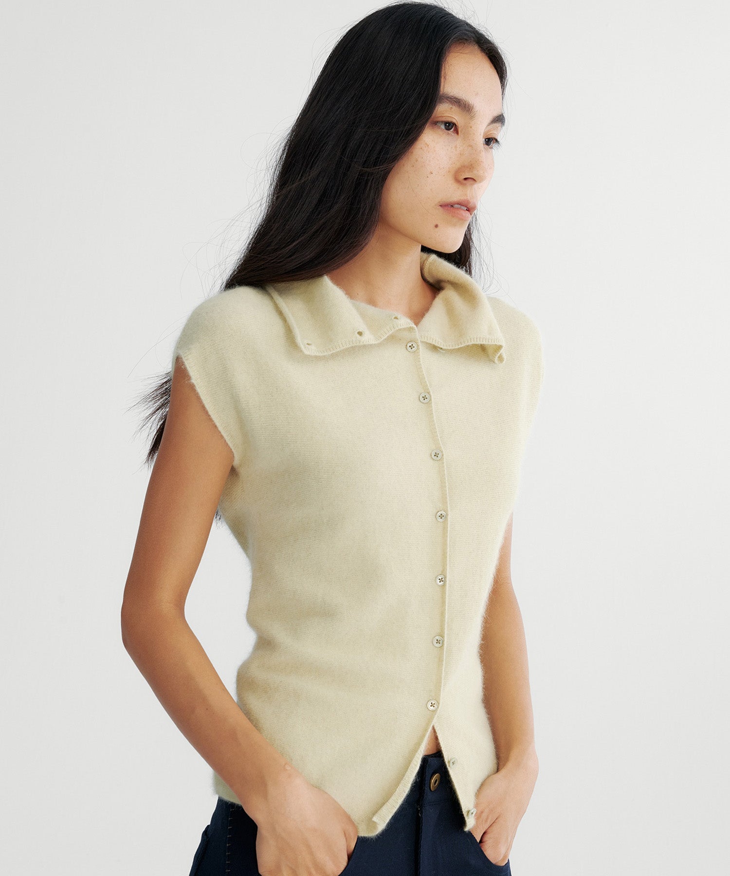 タートルネックニットベスト