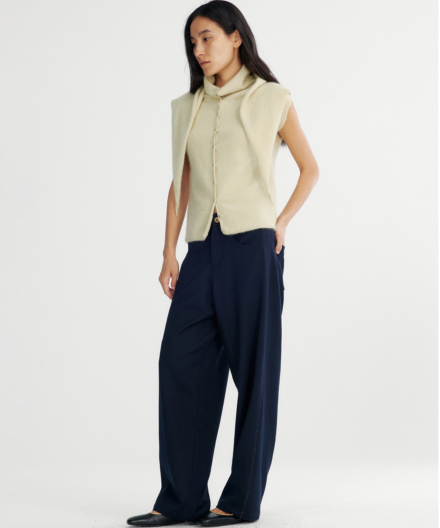 タートルネックニットベスト