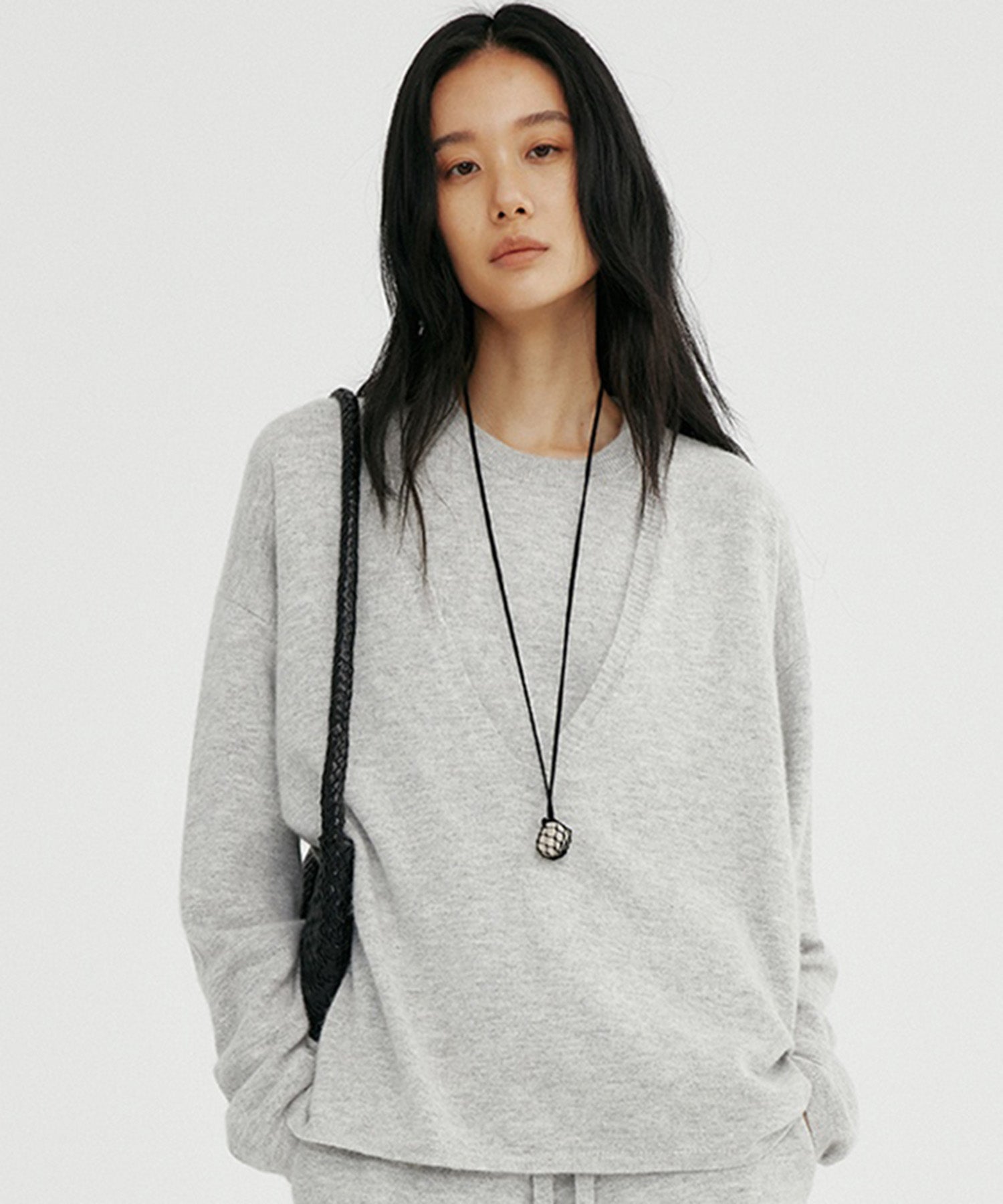 【12月上旬お届け予約商品】シルクブレンドVネックニット