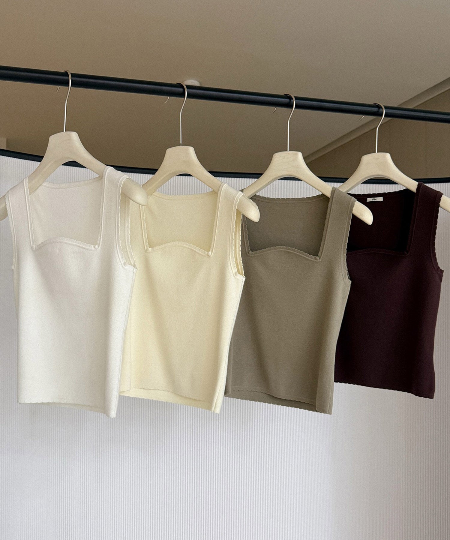 スクエアネック タンクトップ