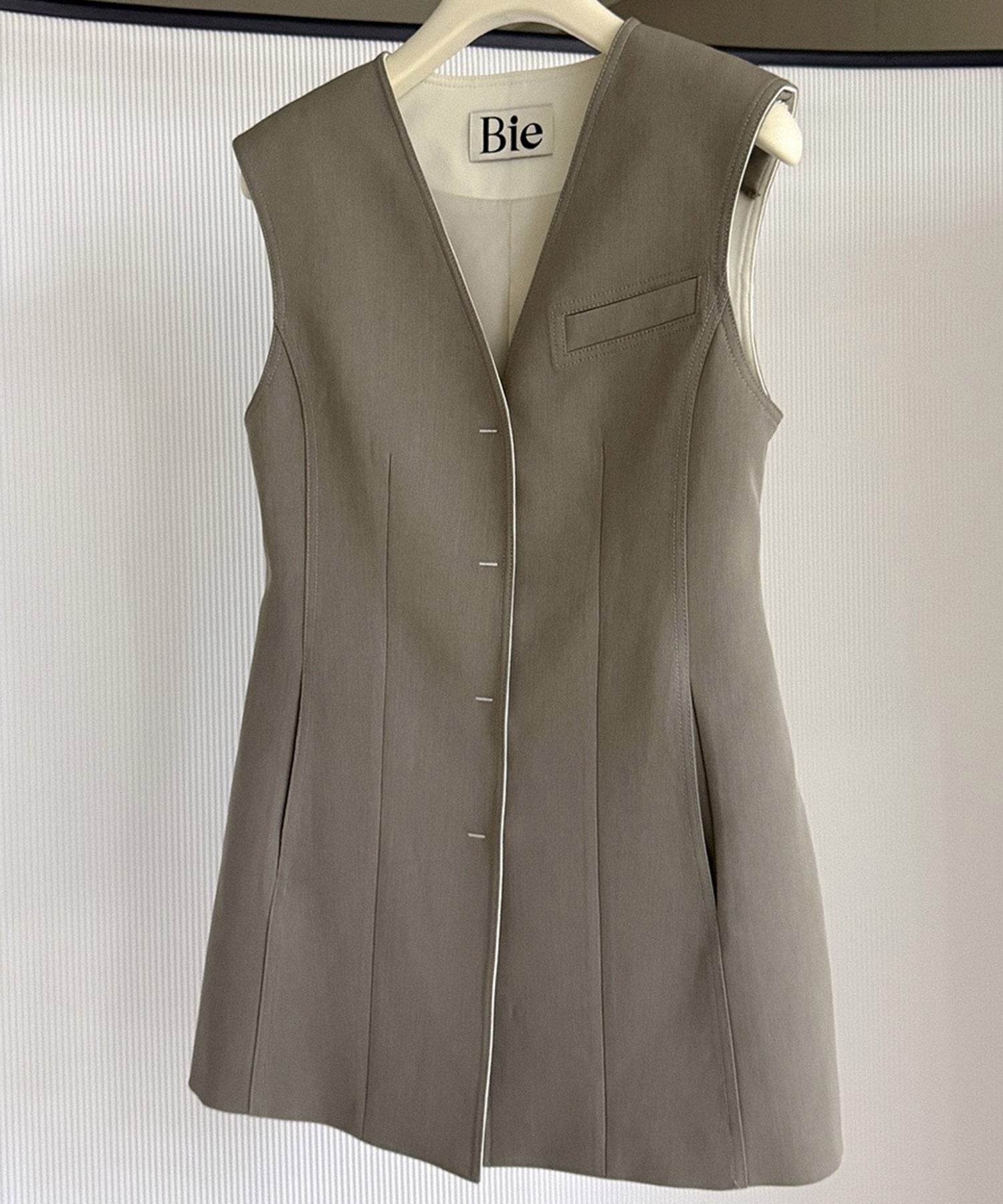 コンシャスVネックジレ