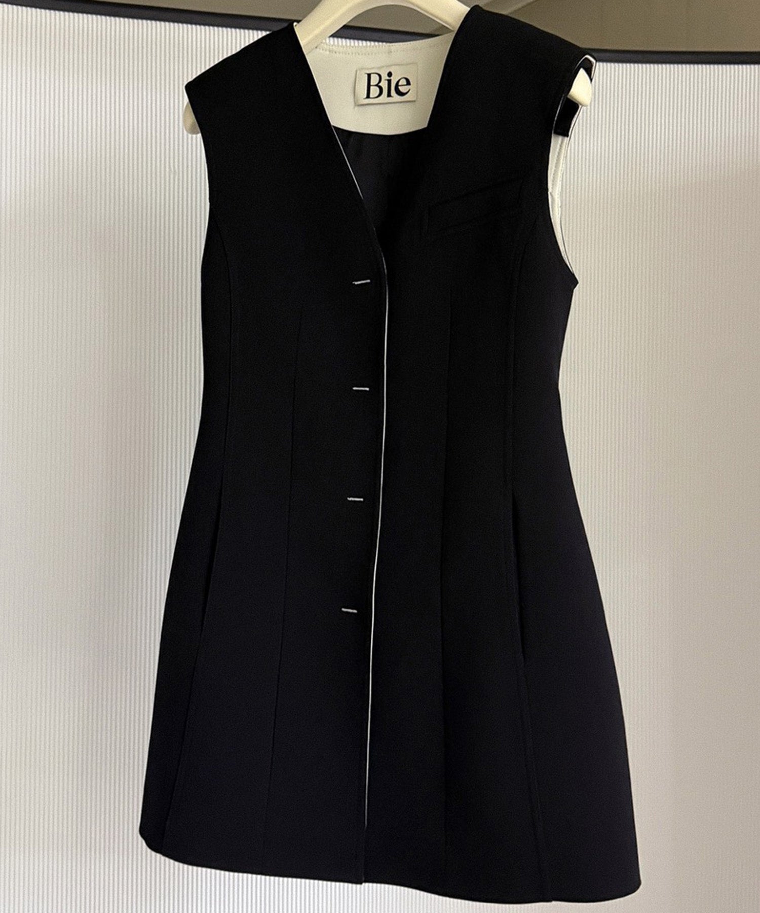 コンシャスVネックジレ