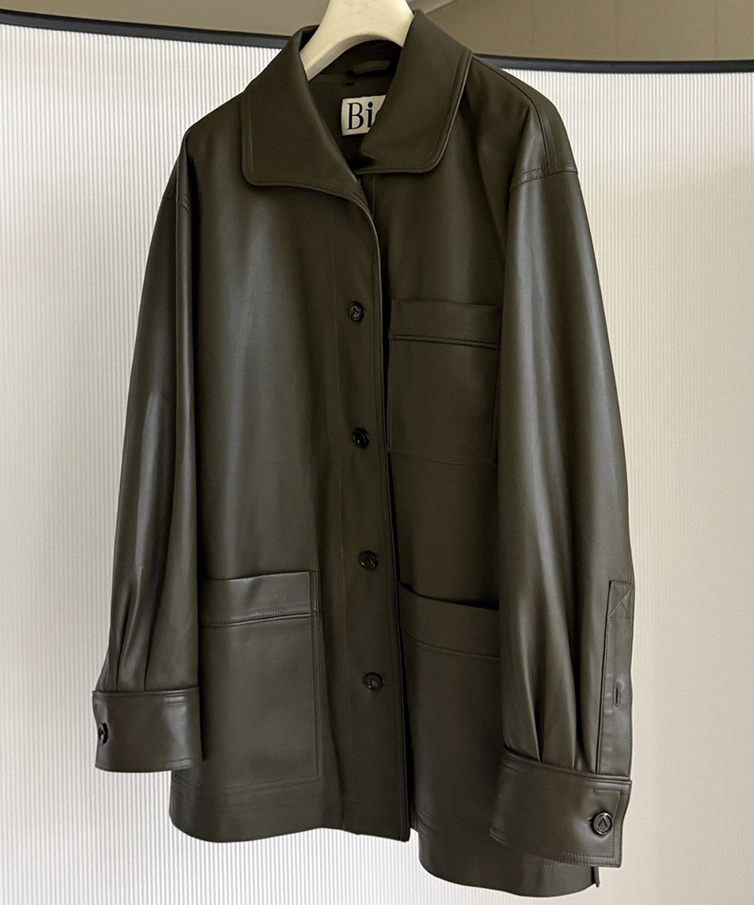 オープンカラーレザーライクジャケット