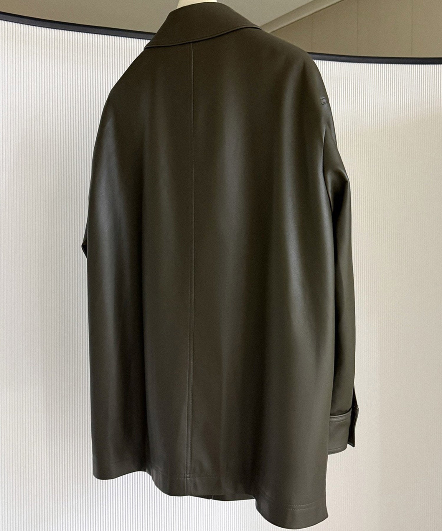 オープンカラーレザーライクジャケット