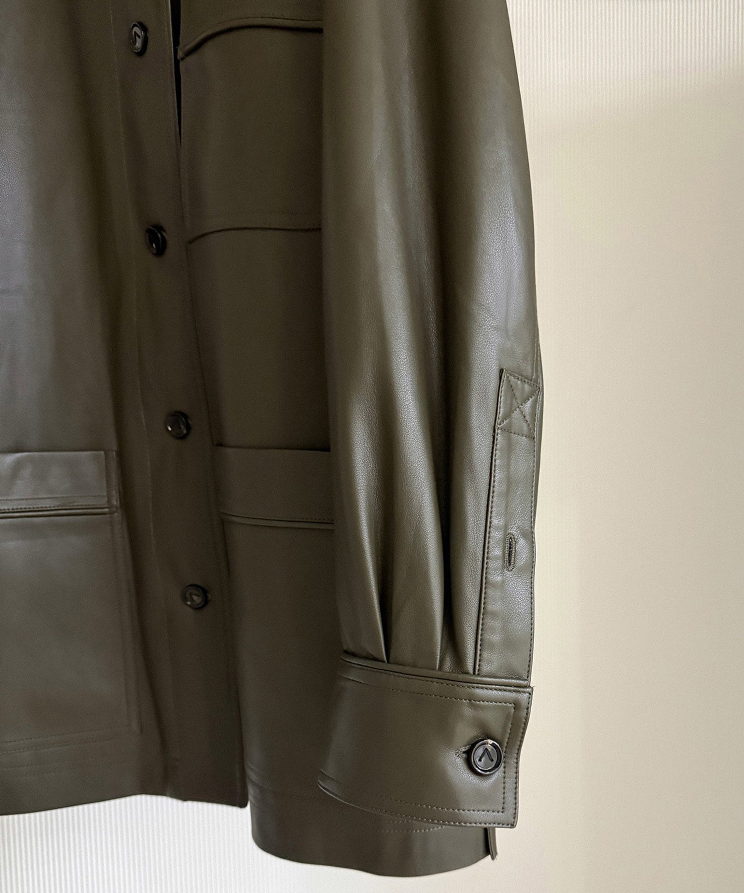 オープンカラーレザーライクジャケット