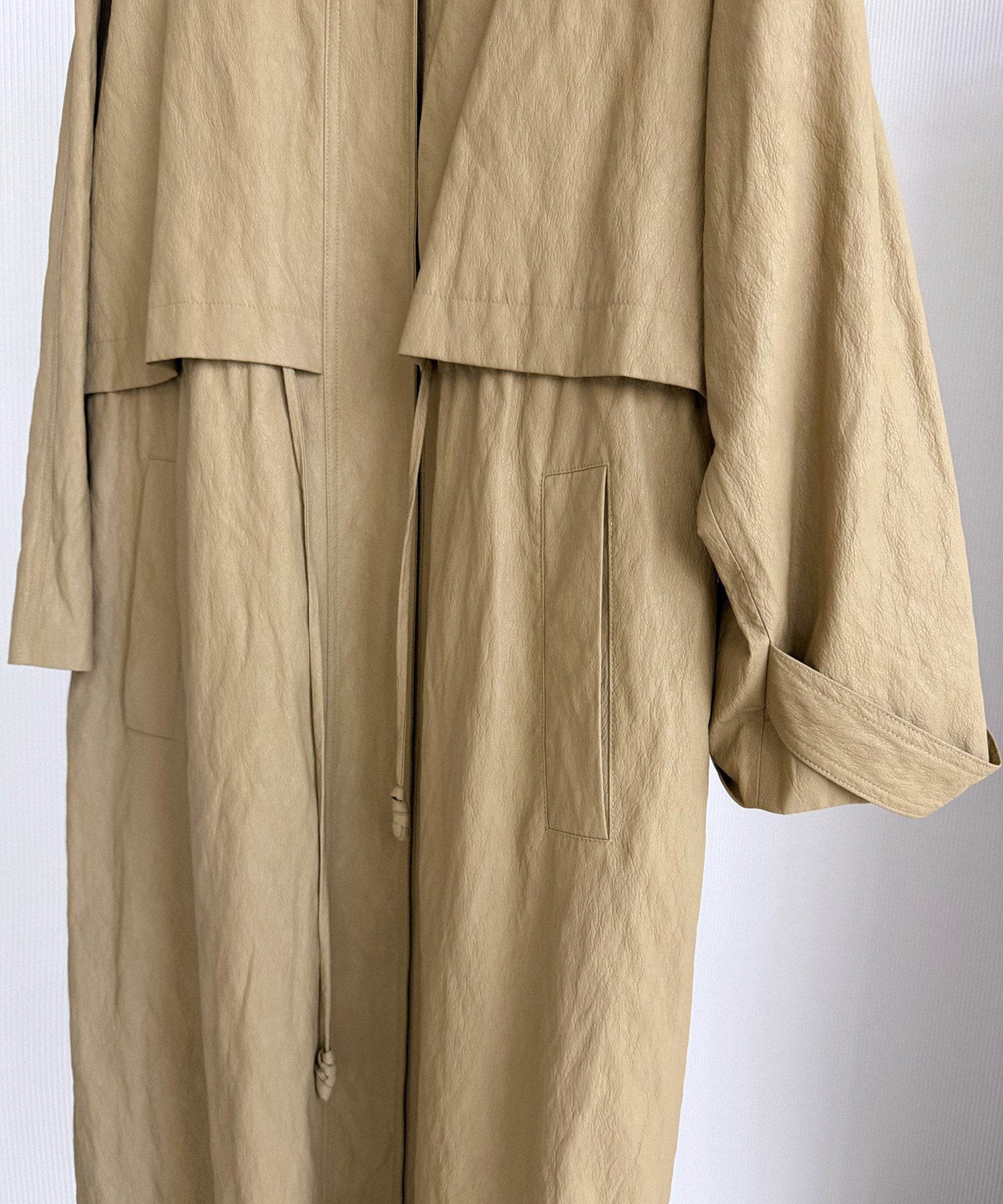 シンセティックレザー ノーカラーロングコート