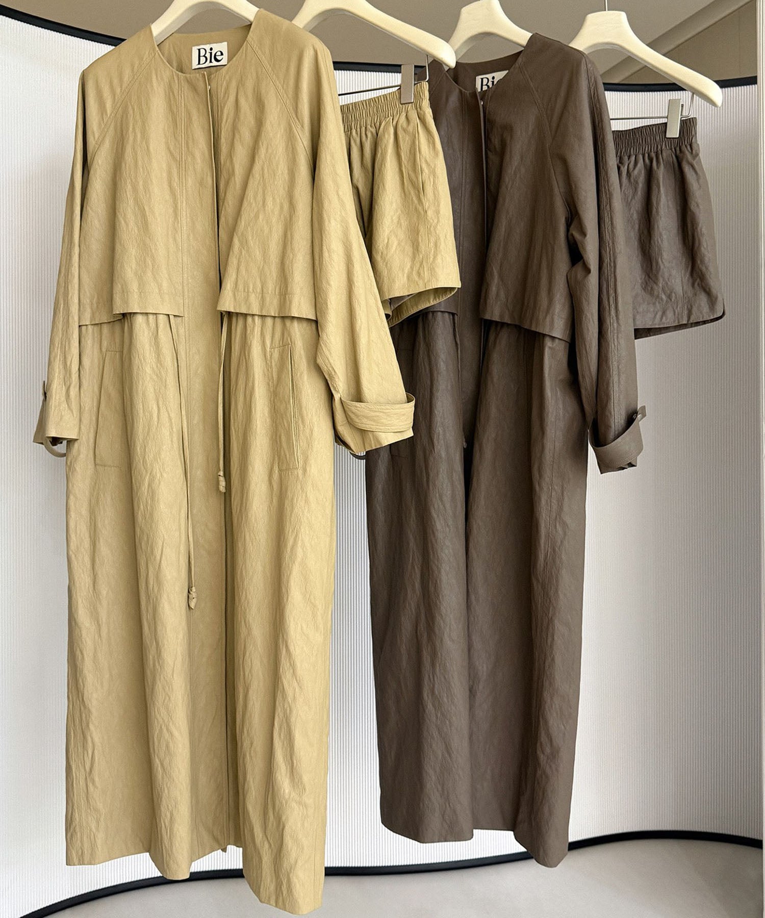 シンセティックレザー ノーカラーロングコート