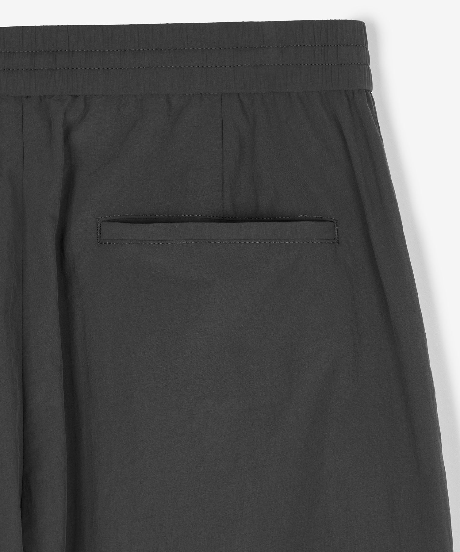 ワイドテーパードパンツ