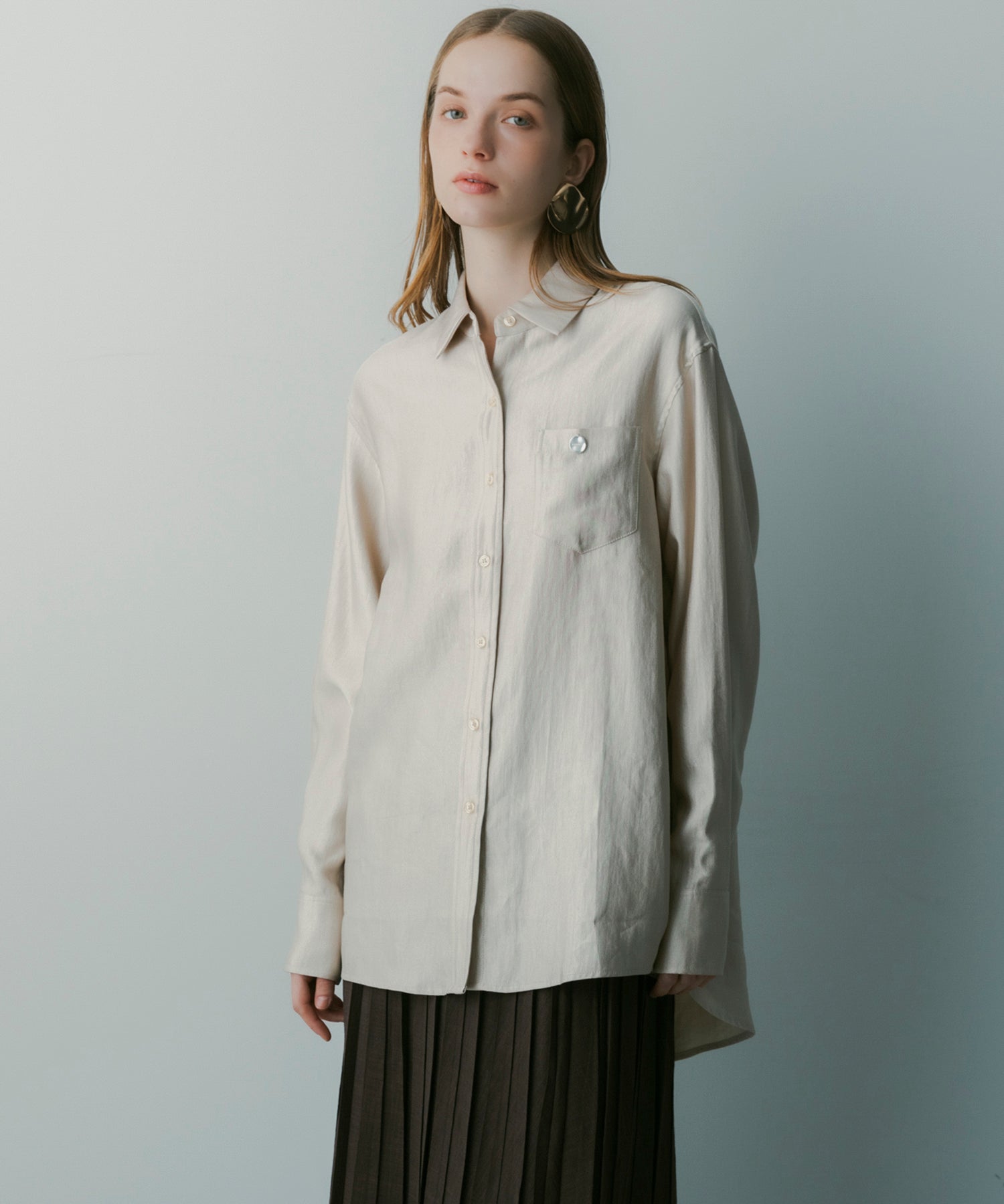 カットワークサテンブラウス