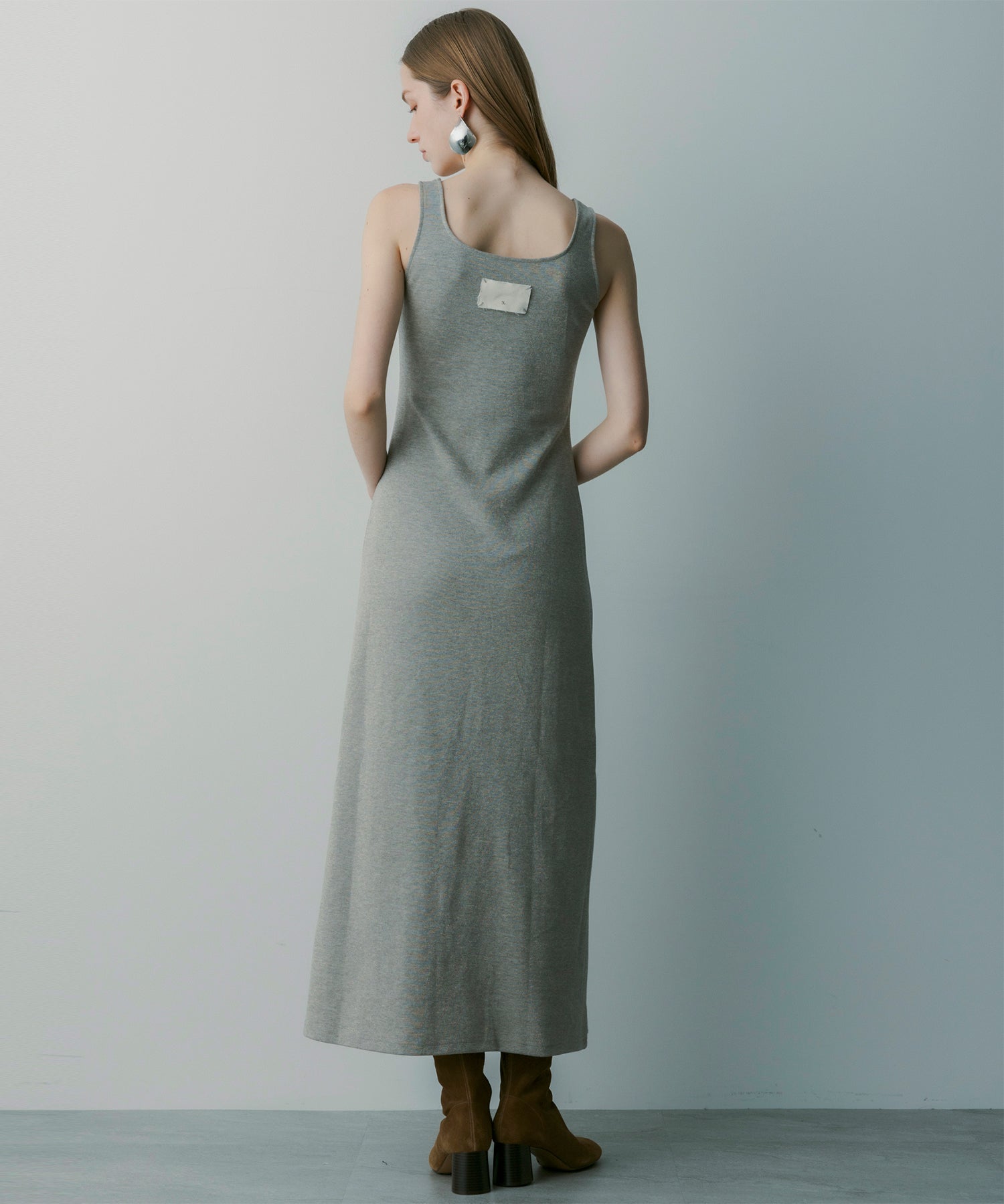 Uネック ノースリーブドレス