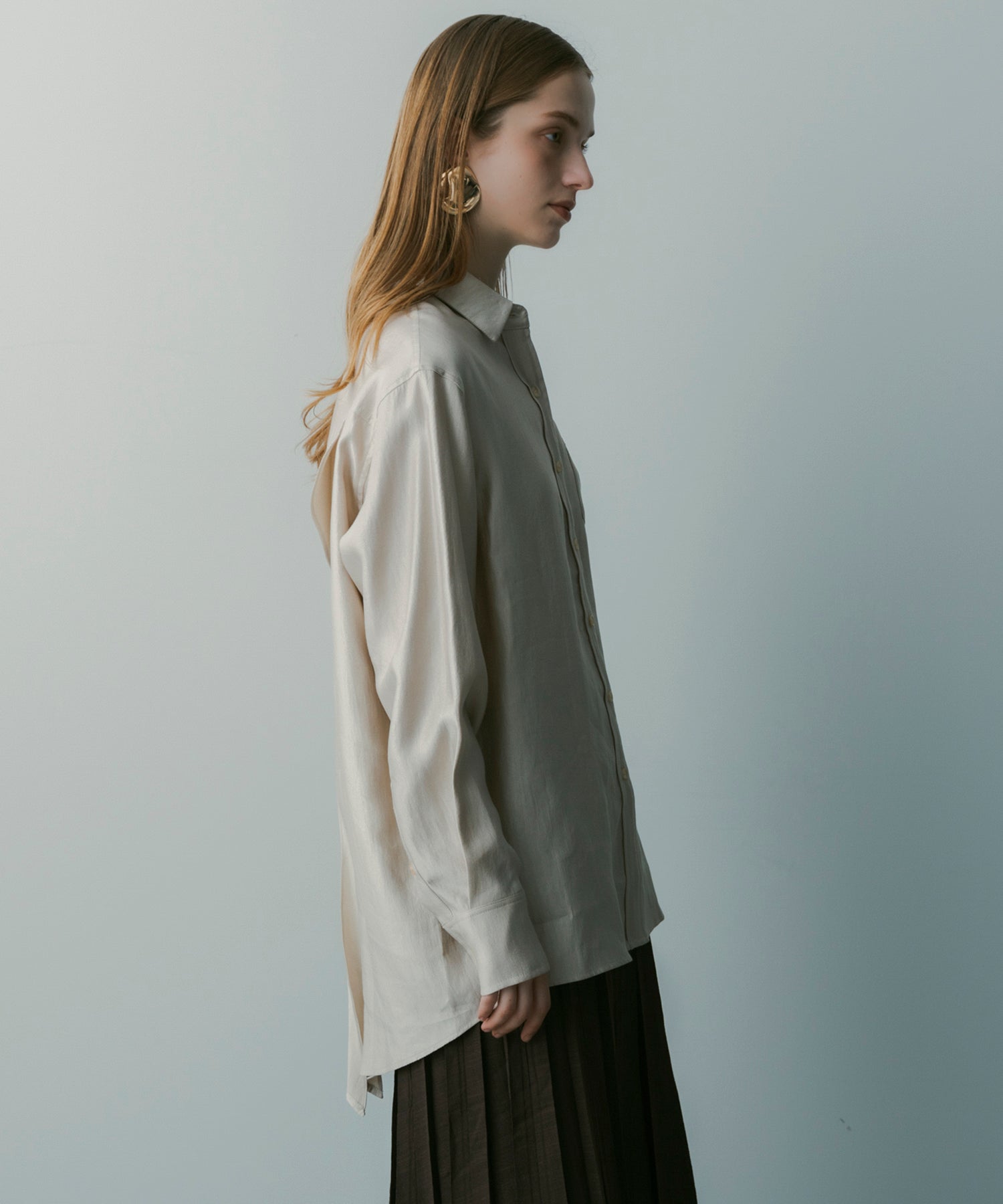 カットワークサテンブラウス