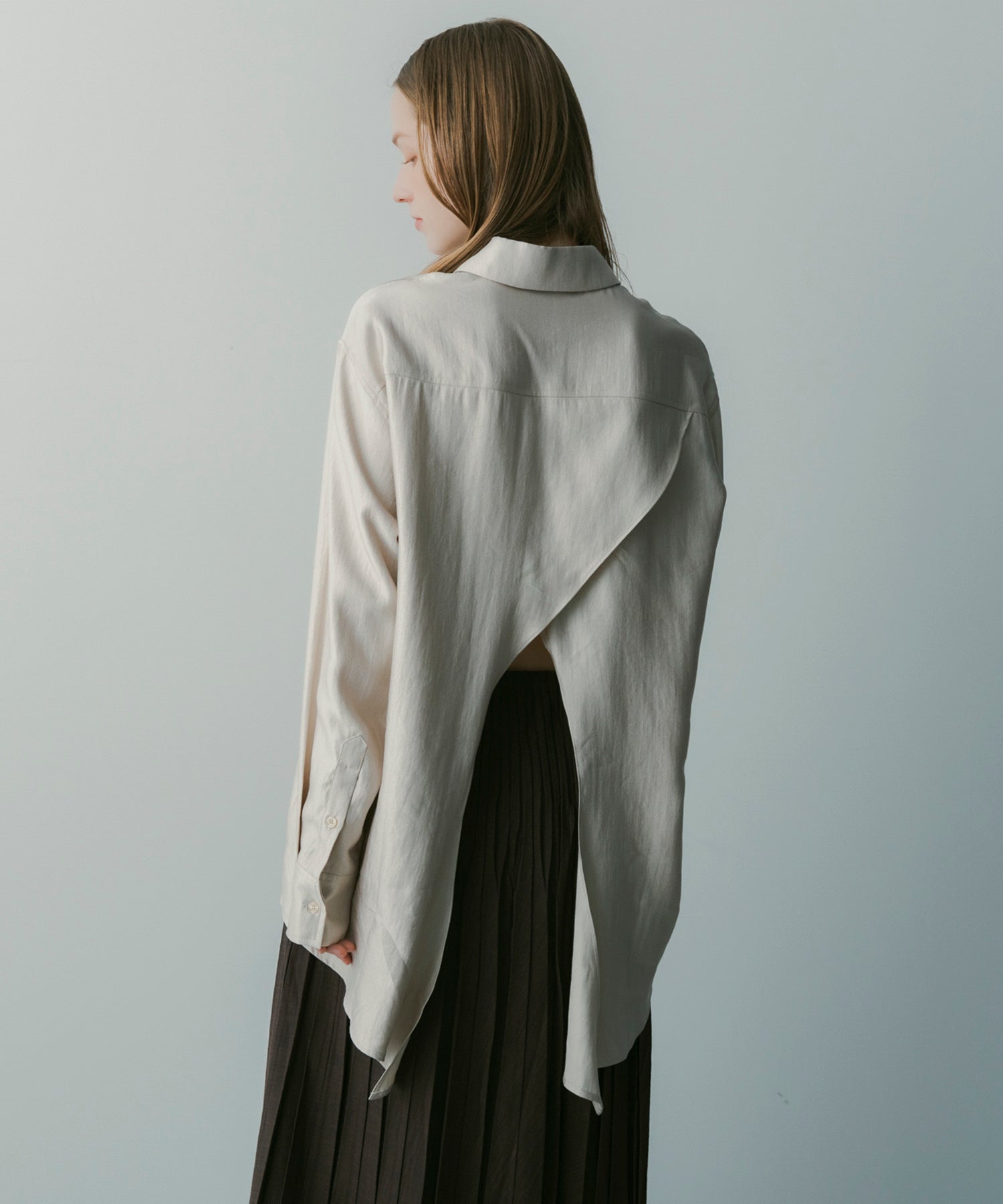 カットワークサテンブラウス