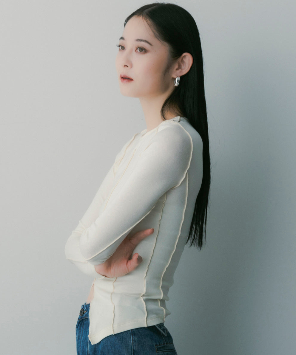 カットワークトップス