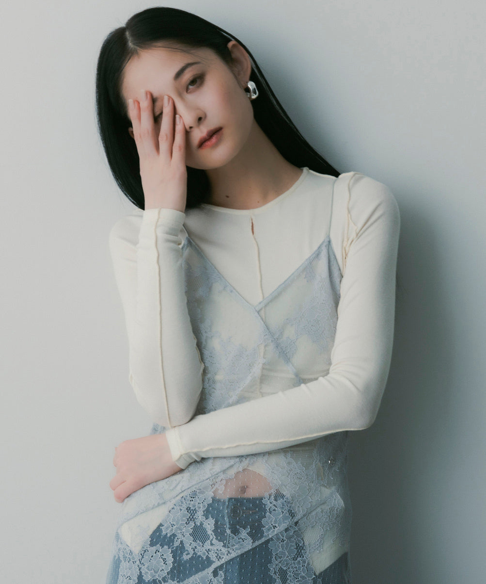 カットワークトップス