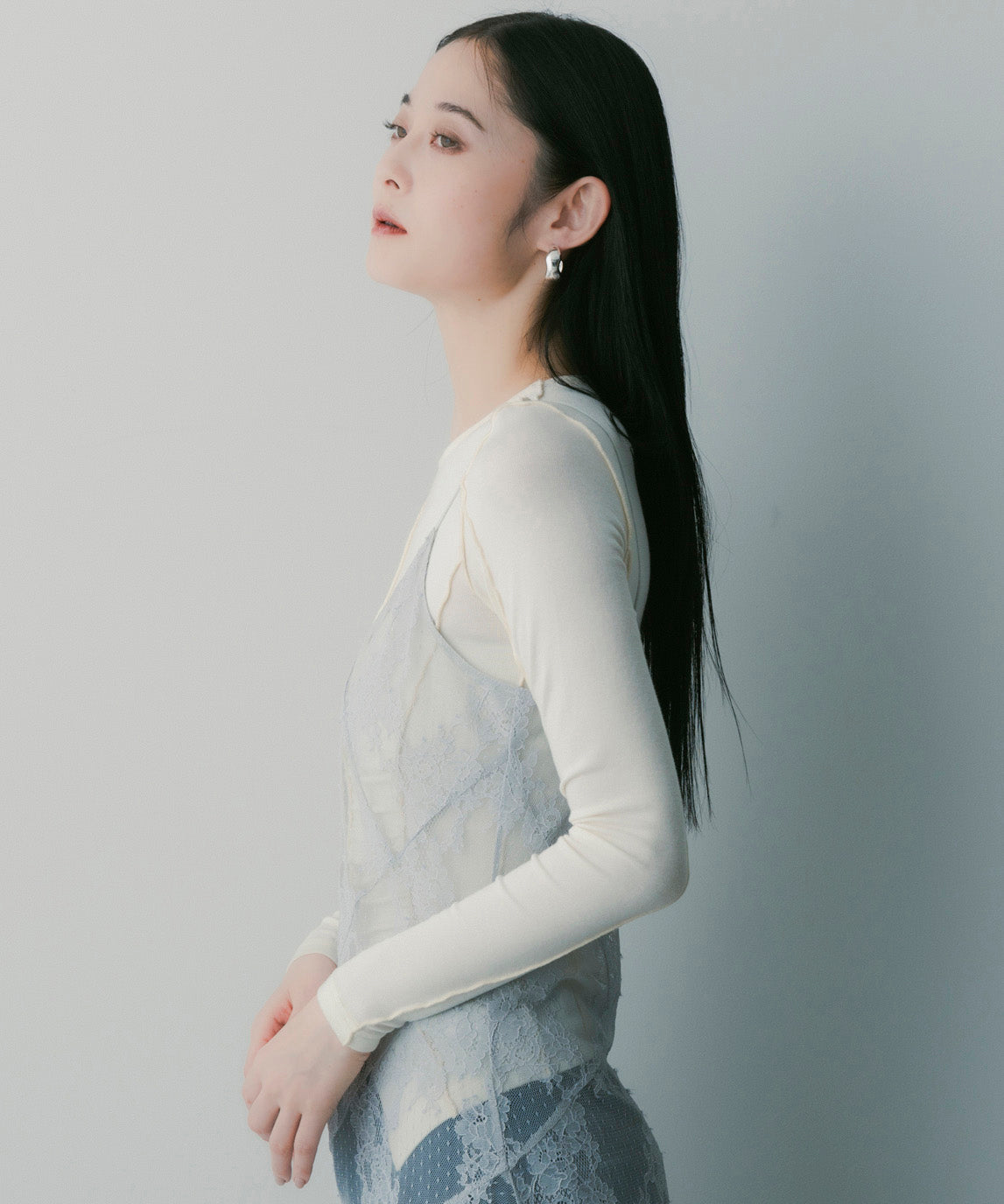 カットワークトップス