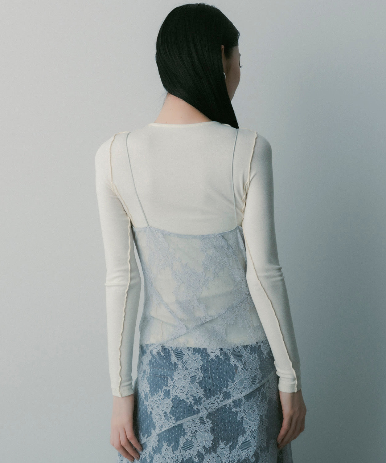 カットワークトップス