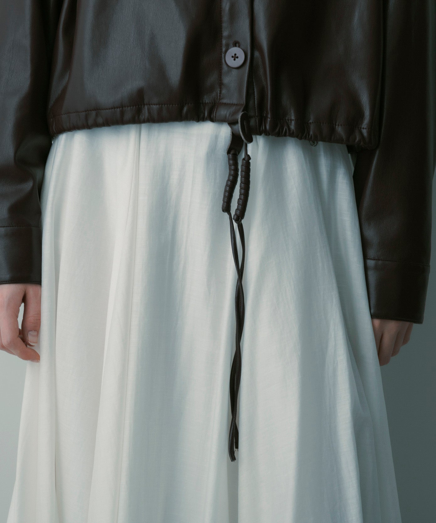 3月中旬お届け予約商品】クロップド レザーライクジャケット