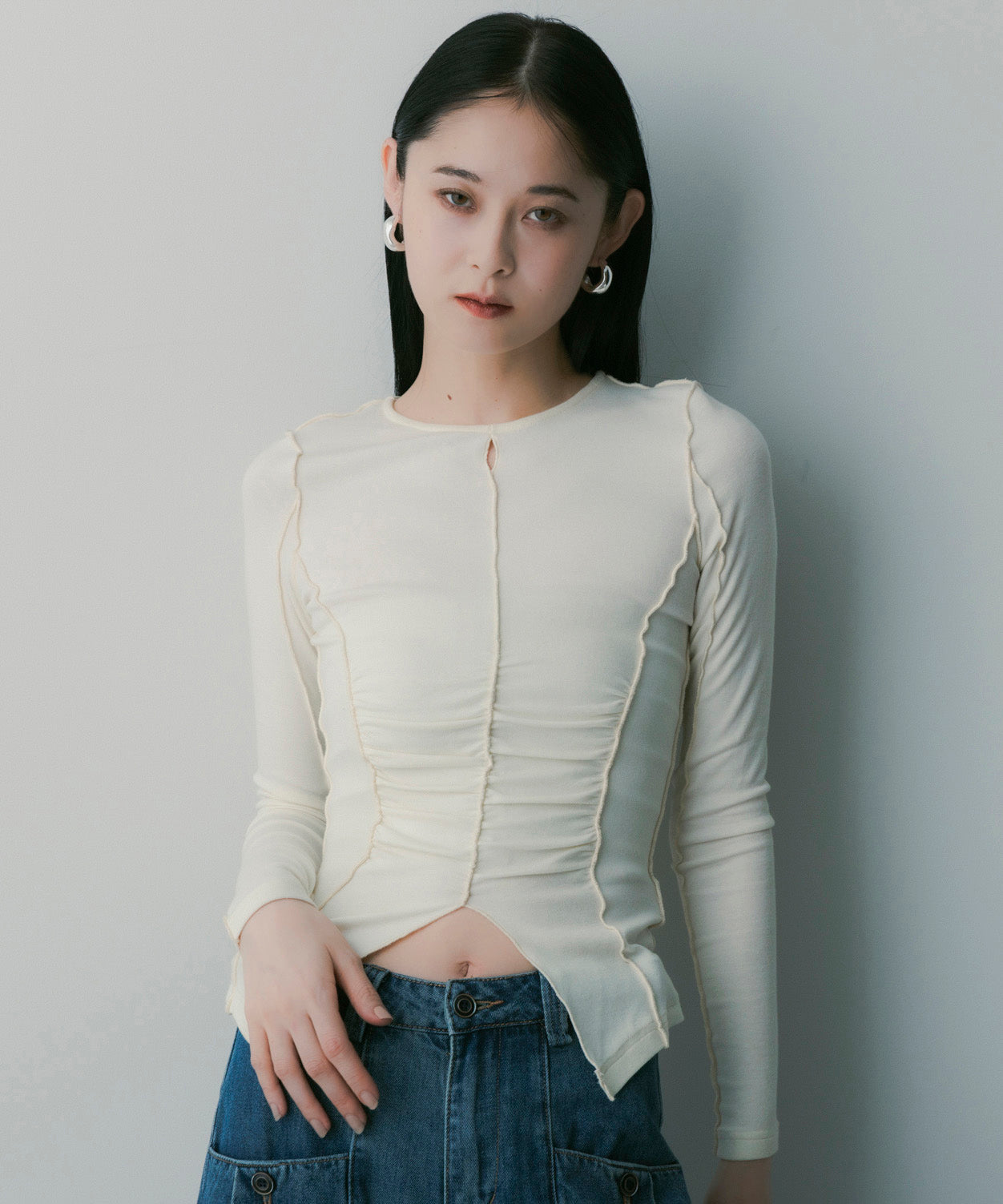 カットワークトップス