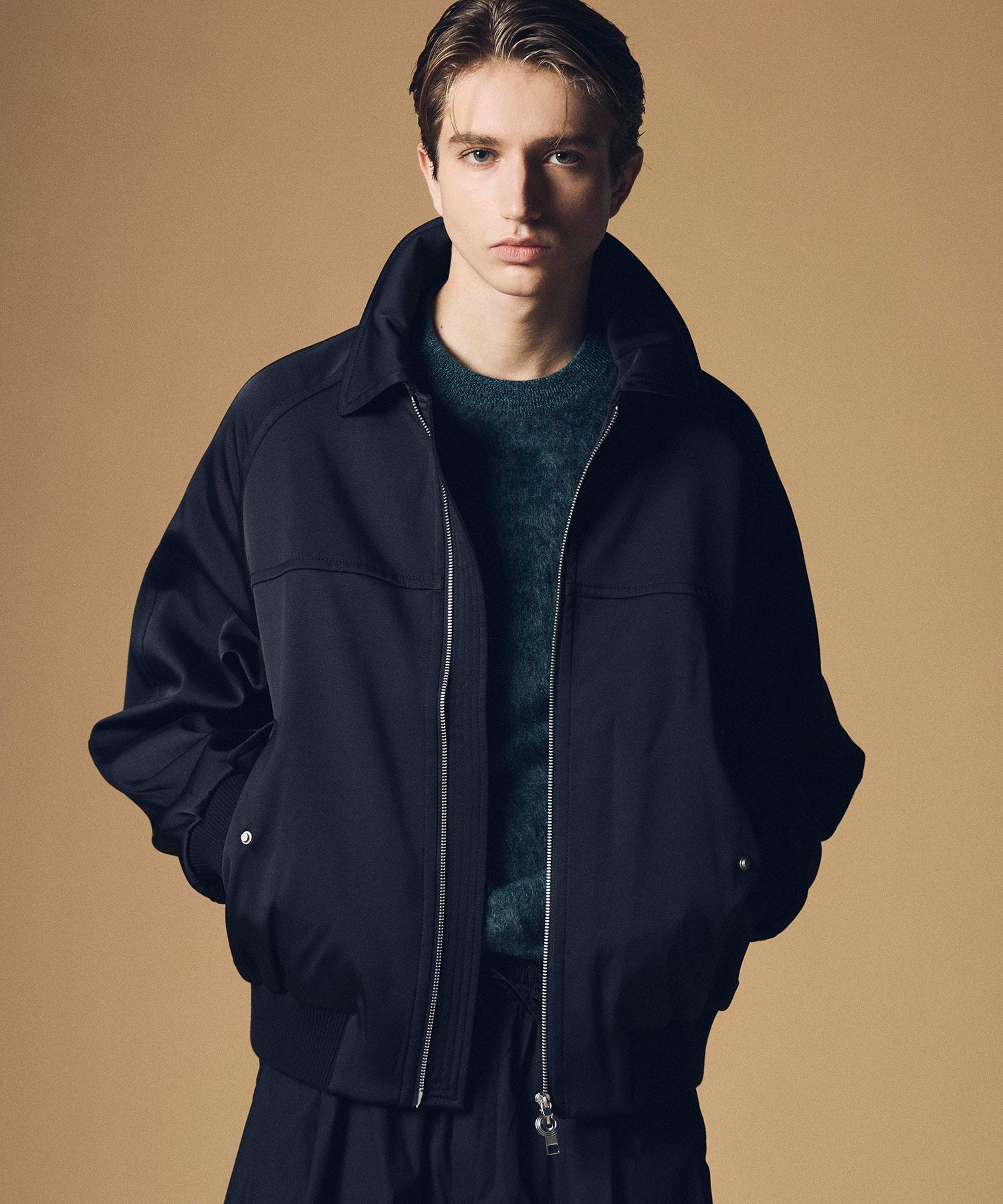 クルーネックジップブルゾン