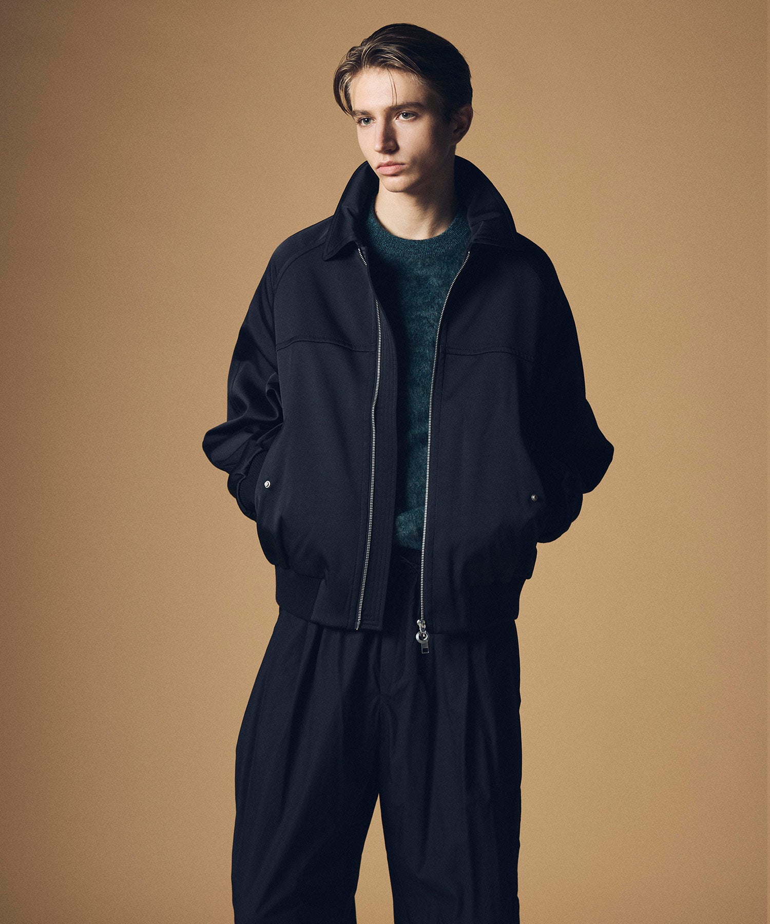 クルーネックジップブルゾン