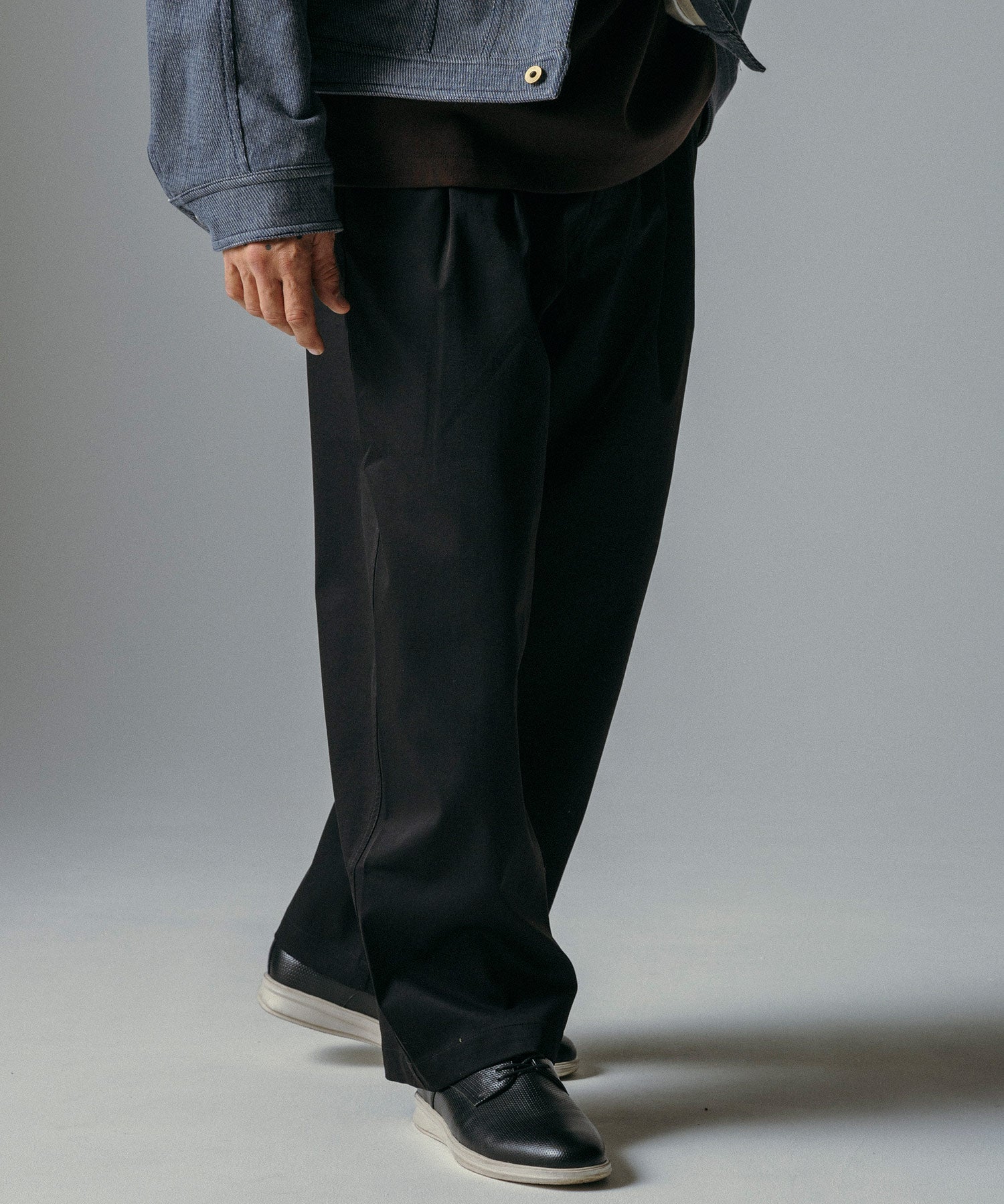 ハイウエスト ワンプリーツワイドパンツ