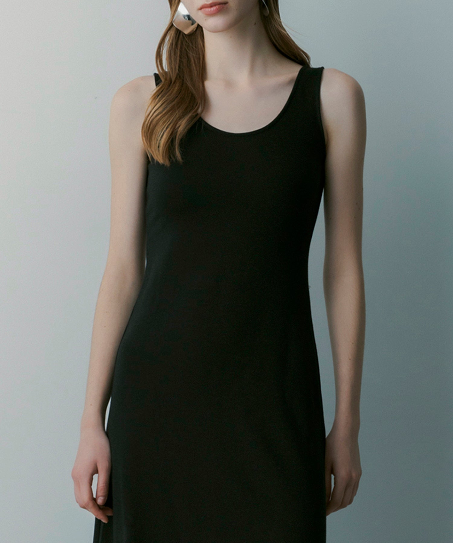 Uネック ノースリーブドレス