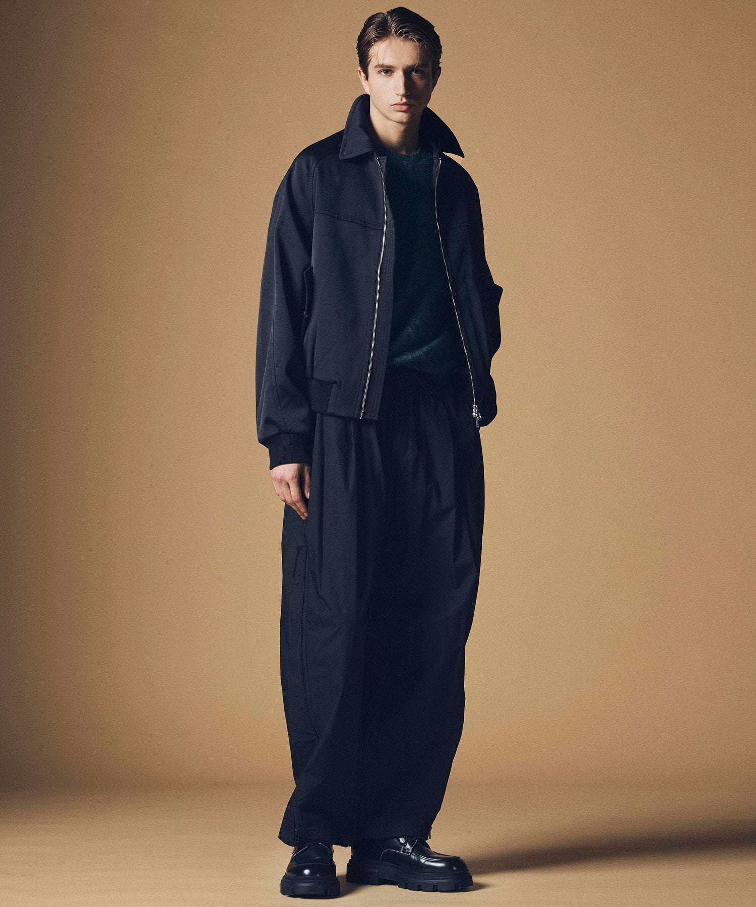 クルーネックジップブルゾン