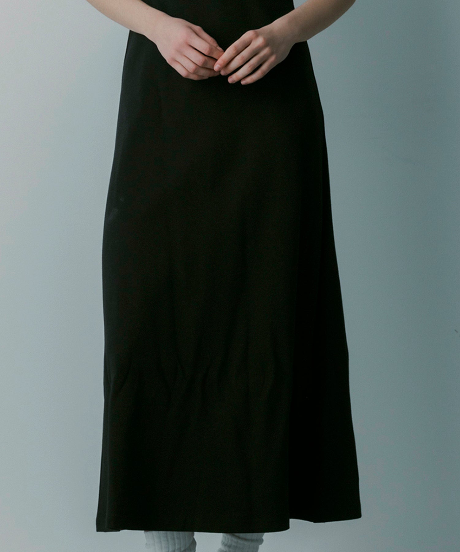 Uネック ノースリーブドレス