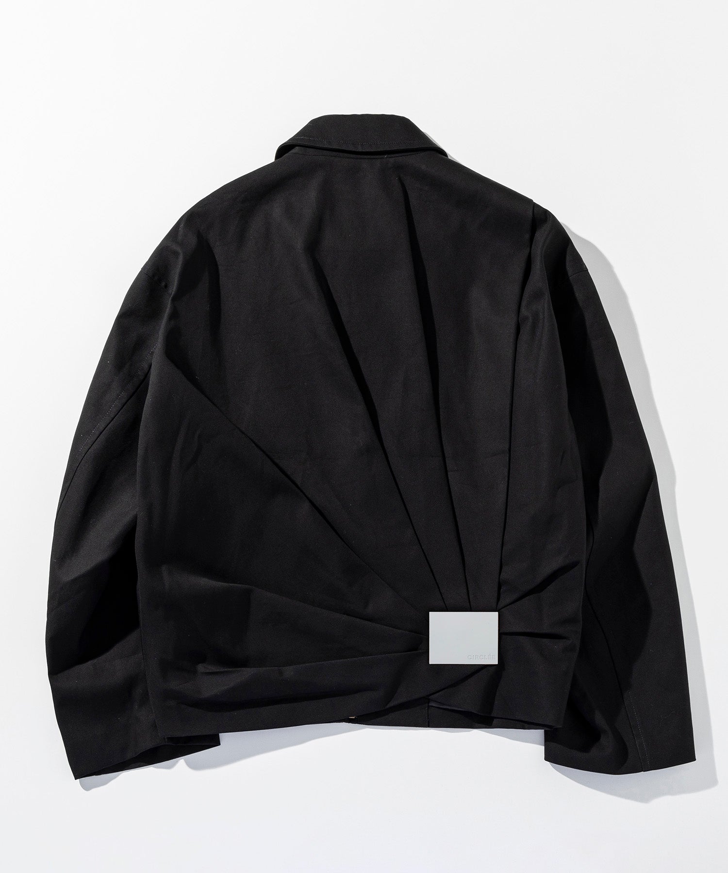 バックプリーツショートジャケット