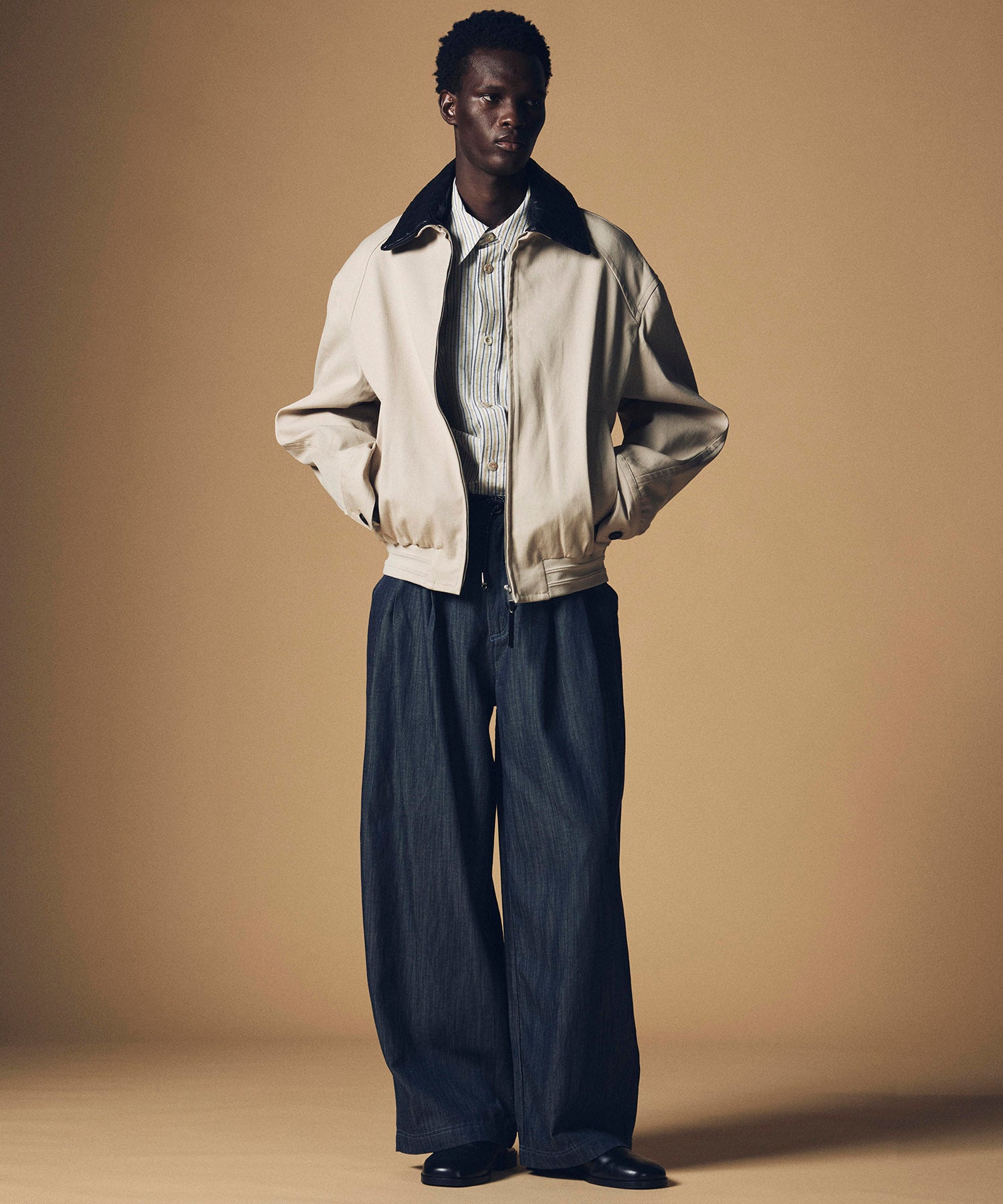 【12月上旬お届け予約商品】編み紐付き クロップド丈 ワイドデニムパンツ