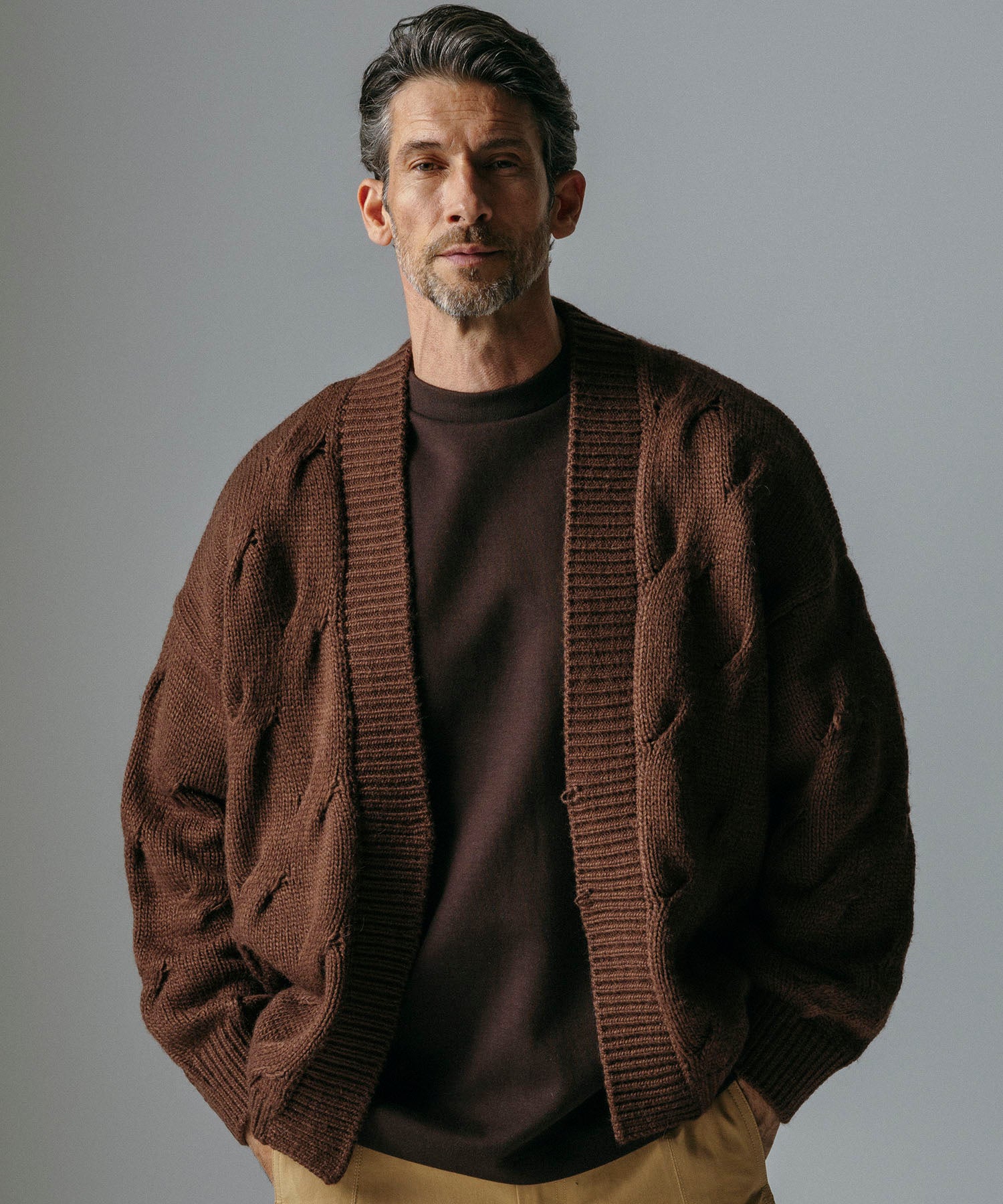 【12月上旬お届け予約商品】ケーブル透かし編み Vネックカーディガン