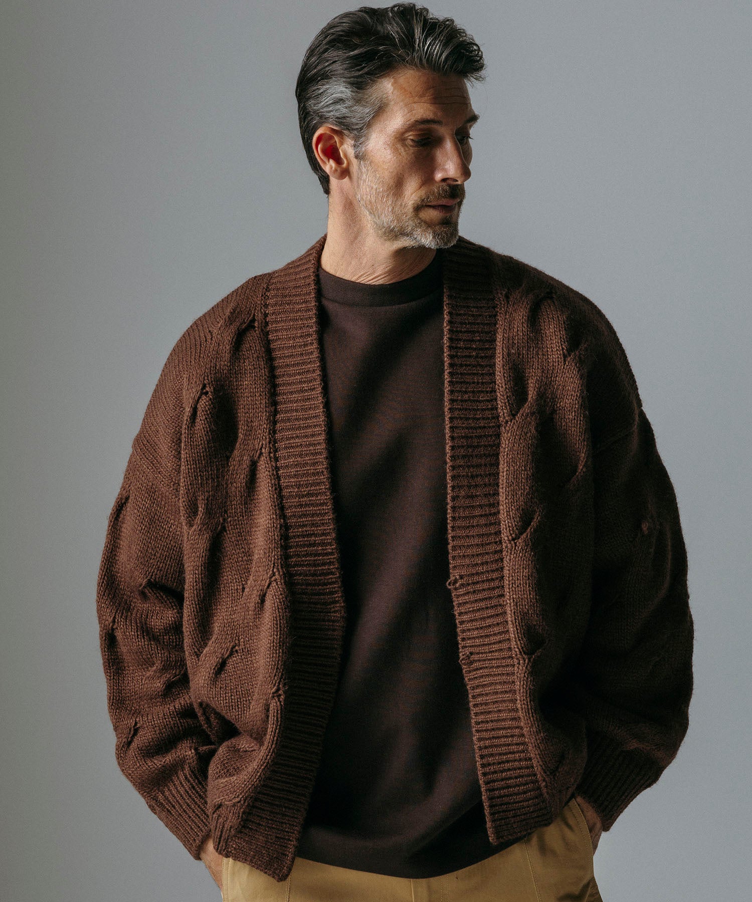 【12月上旬お届け予約商品】ケーブル透かし編み Vネックカーディガン