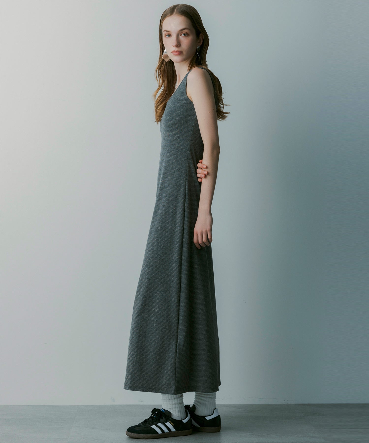 Uネック ノースリーブドレス