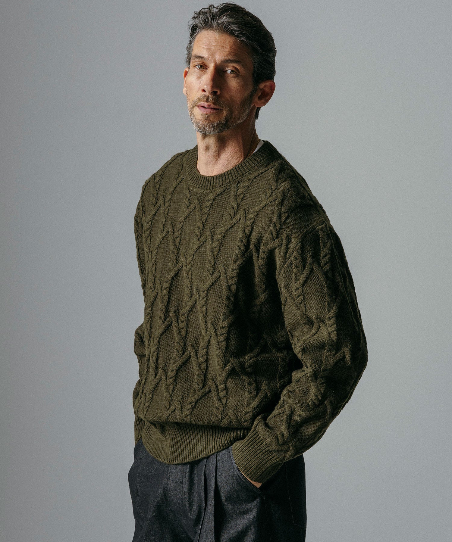 ケーブル編み クルーネックニットプルオーバー