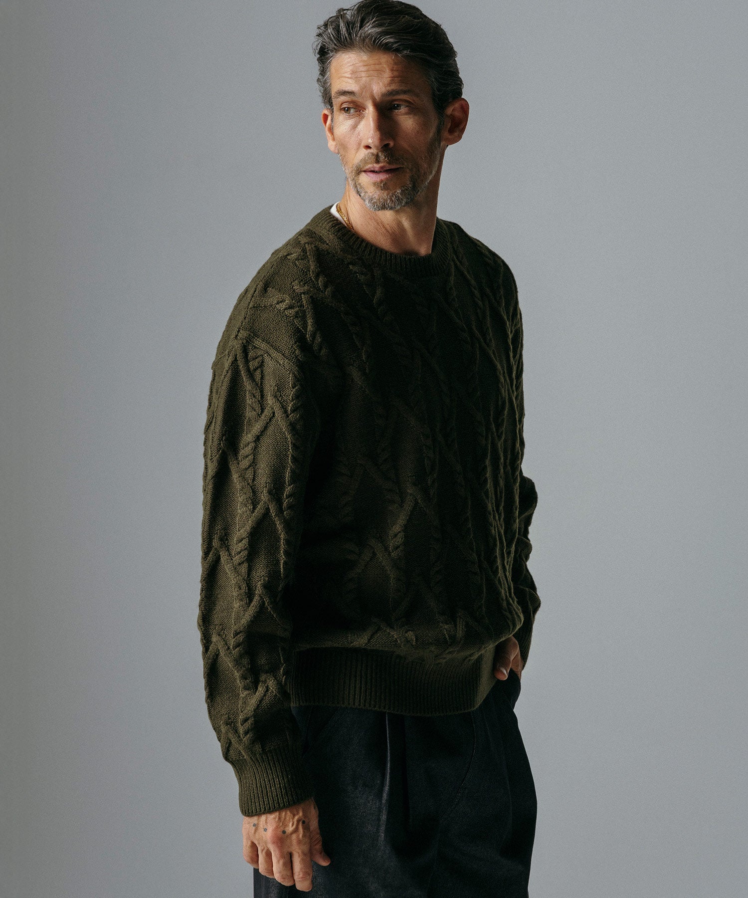 ケーブル編み クルーネックニットプルオーバー