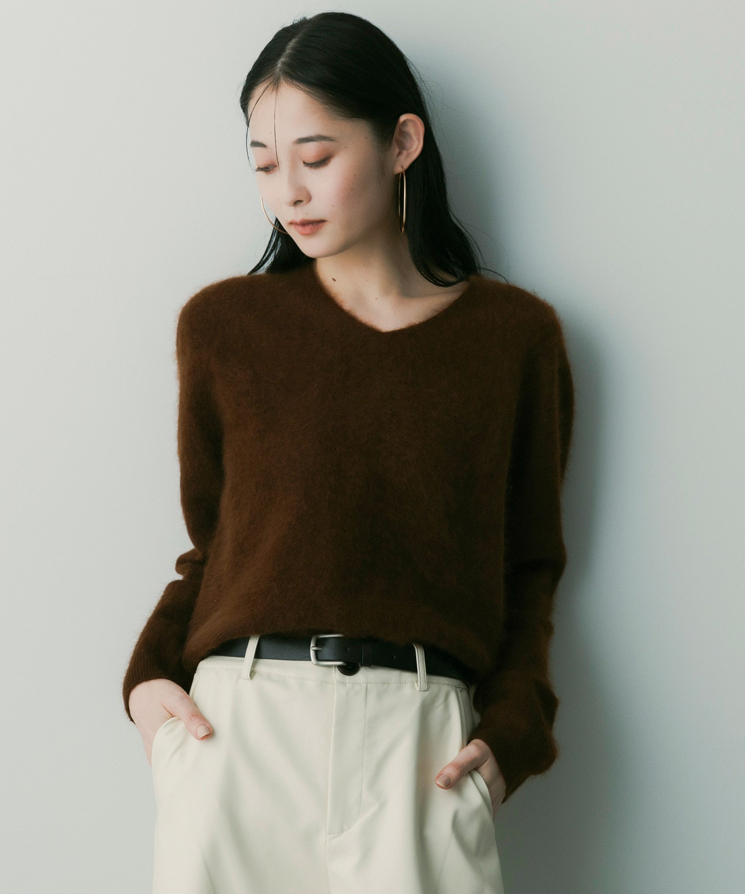 カシミヤブレンドVネックニット