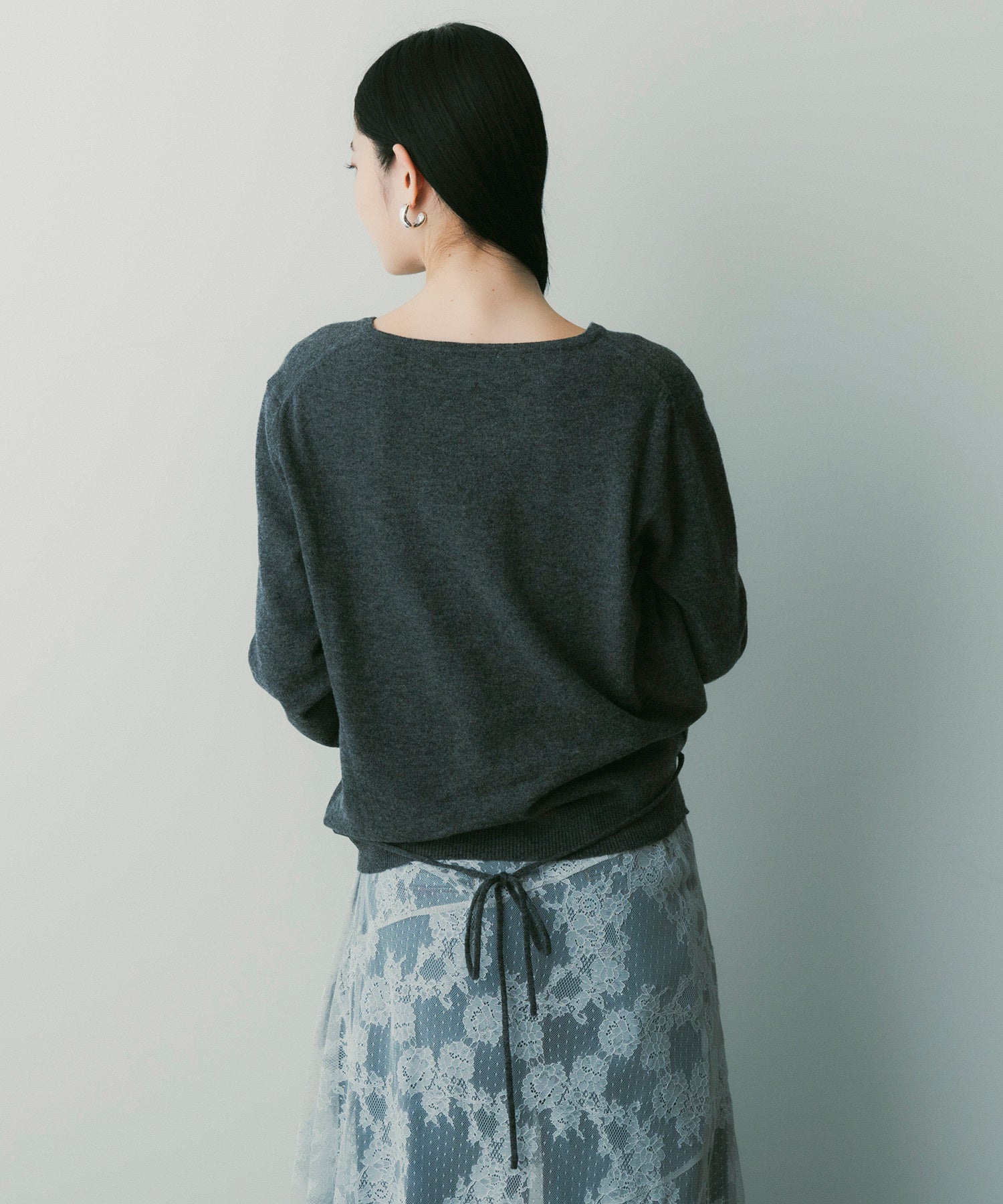 【12月上旬お届け予約商品】カシミヤブレンドVネックニット