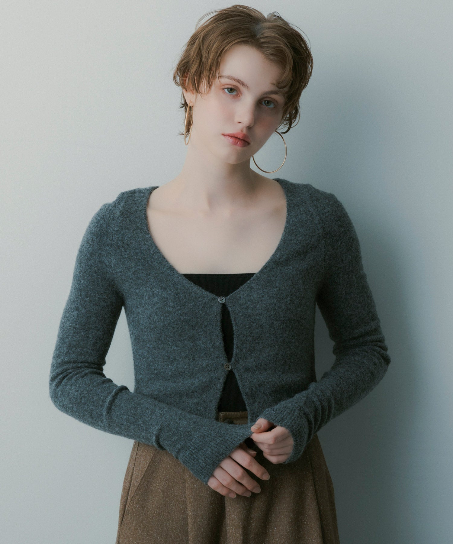 クロップドVネックカーディガン