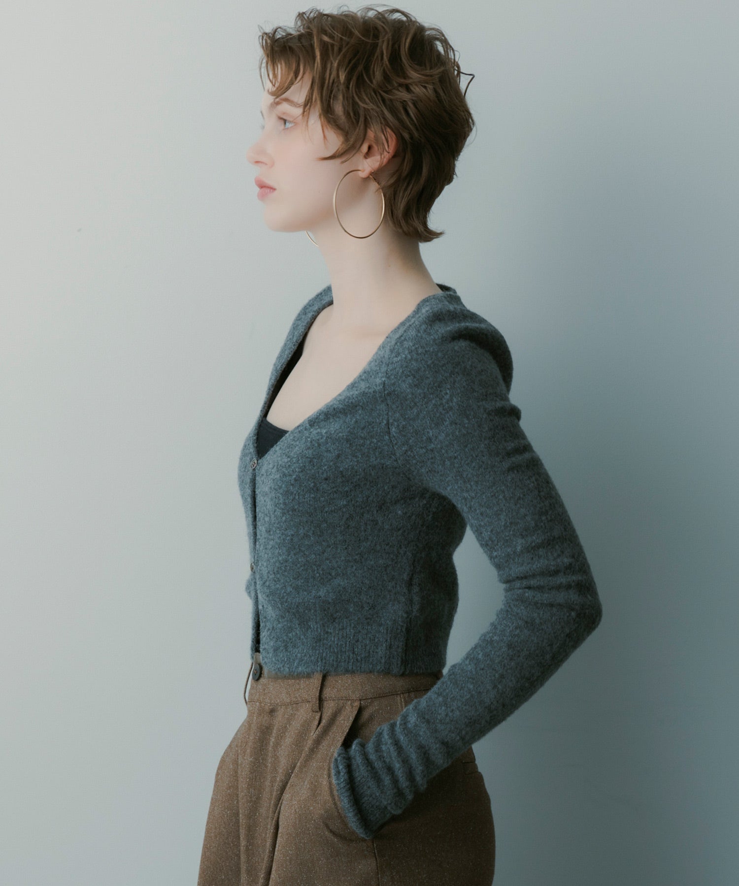 クロップドVネックカーディガン