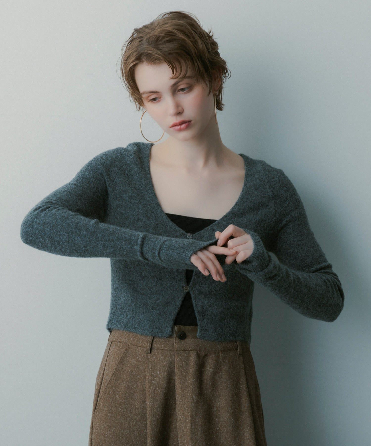 クロップドVネックカーディガン