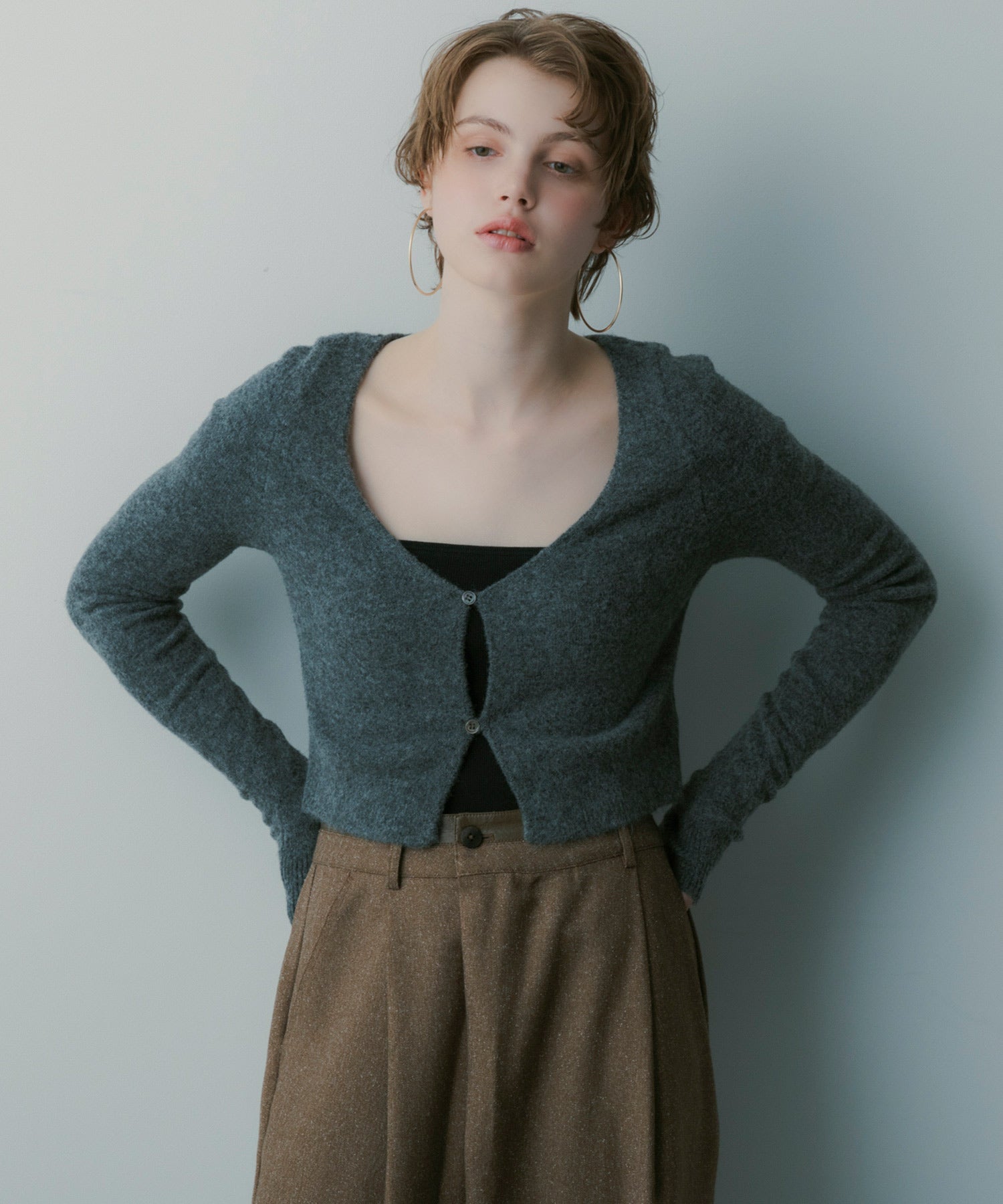 クロップドVネックカーディガン