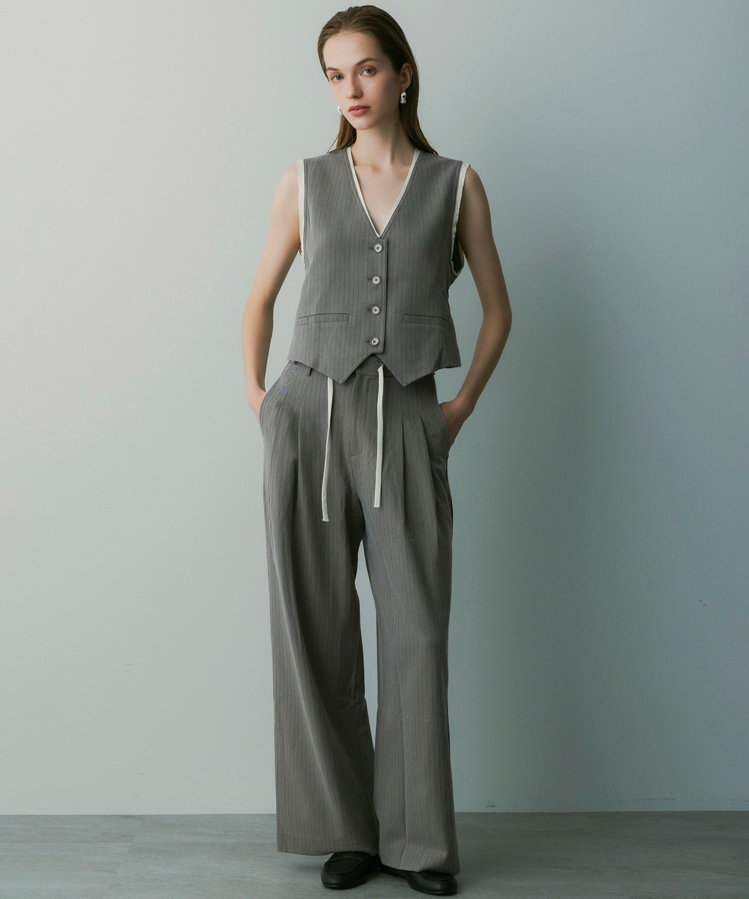 【12月中旬お届け予約商品】ストライプパイピングジレ