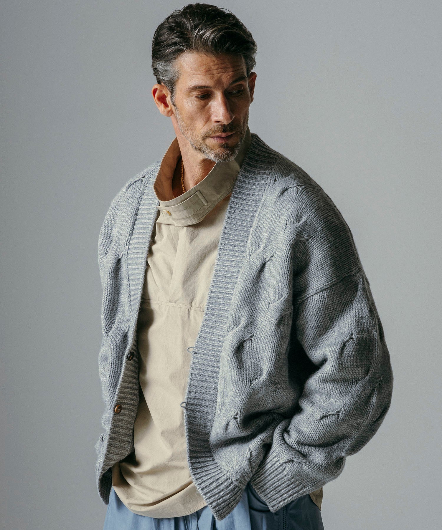 【12月上旬お届け予約商品】ケーブル透かし編み Vネックカーディガン