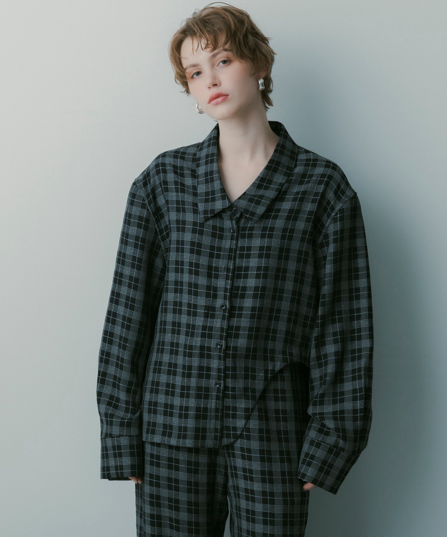 カットデザイン チェックシャツ