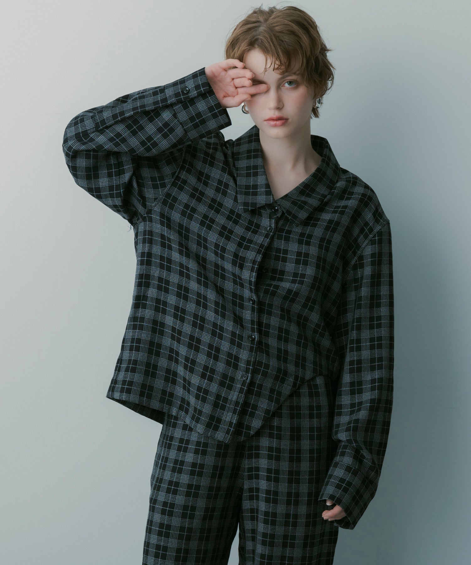 カットデザイン チェックシャツ