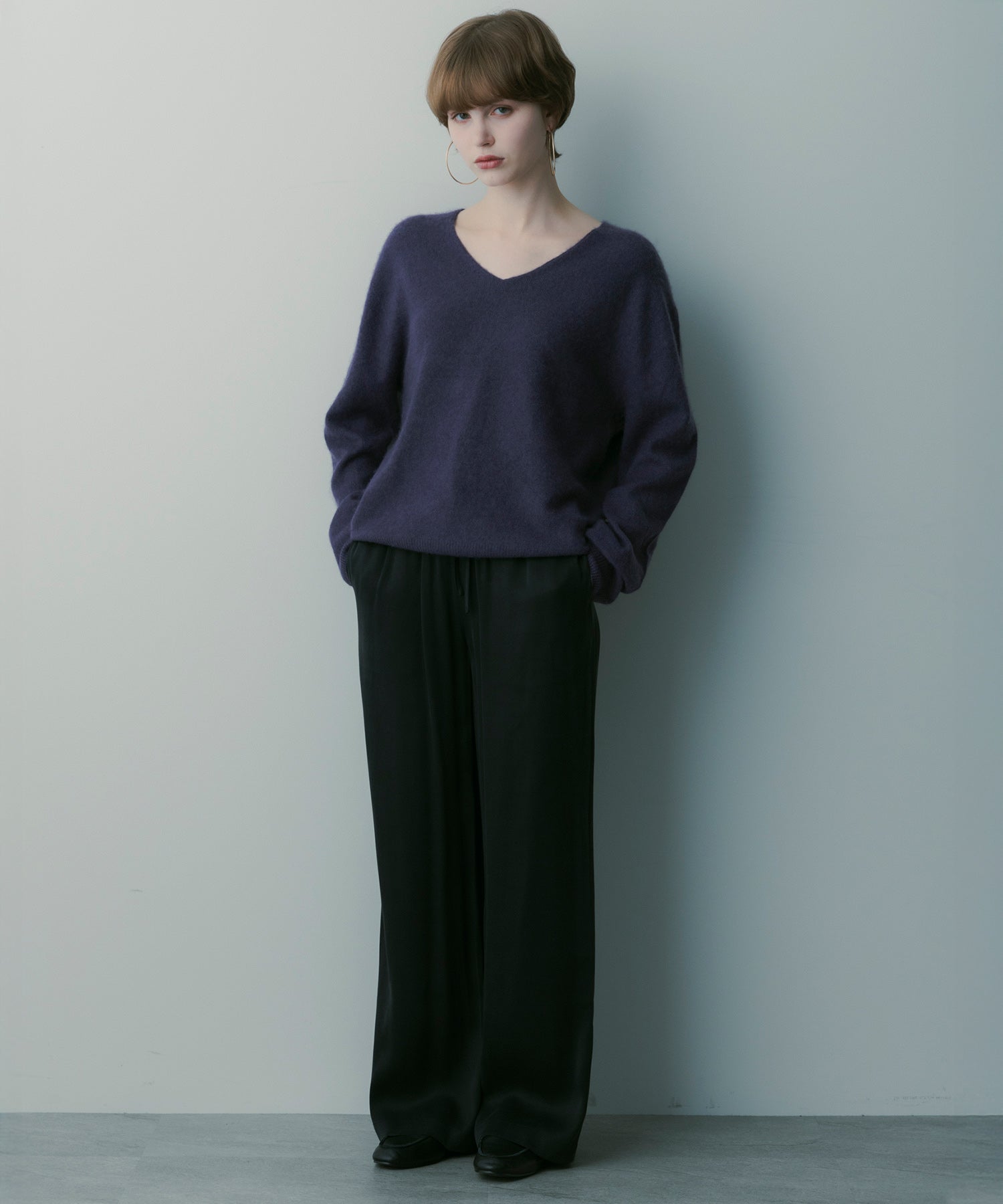 【12月上旬お届け予約商品】カシミヤブレンドVネックニット