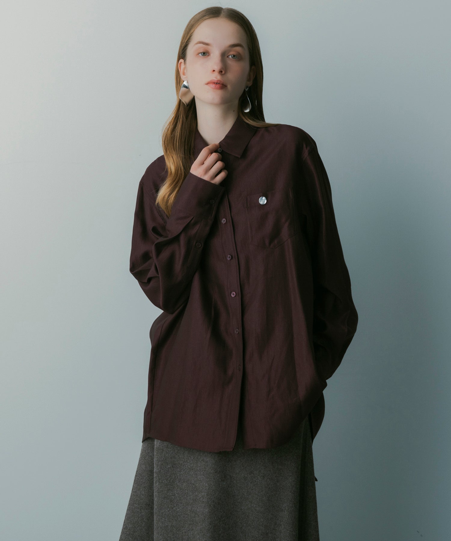 カットワークサテンブラウス