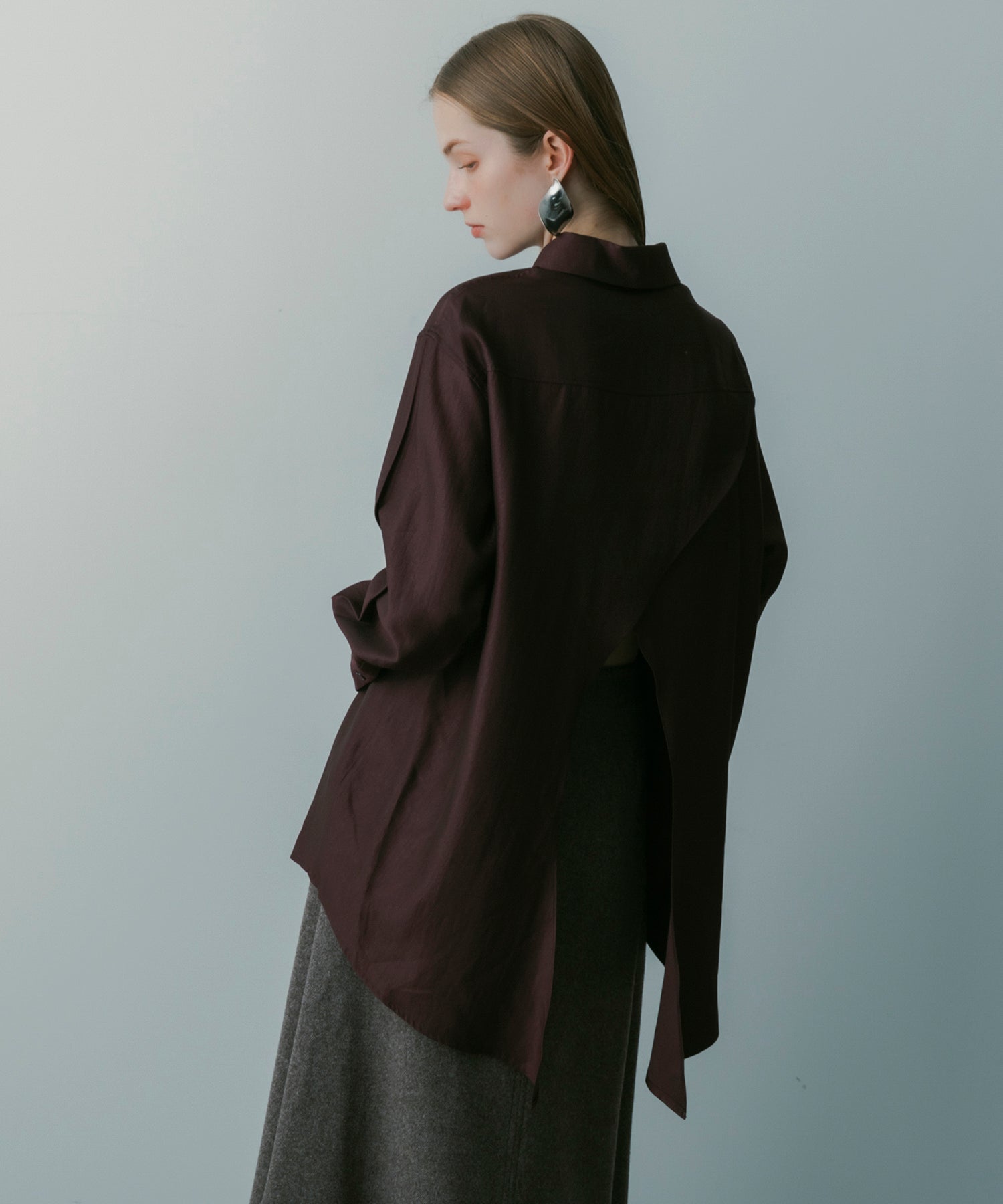 カットワークサテンブラウス