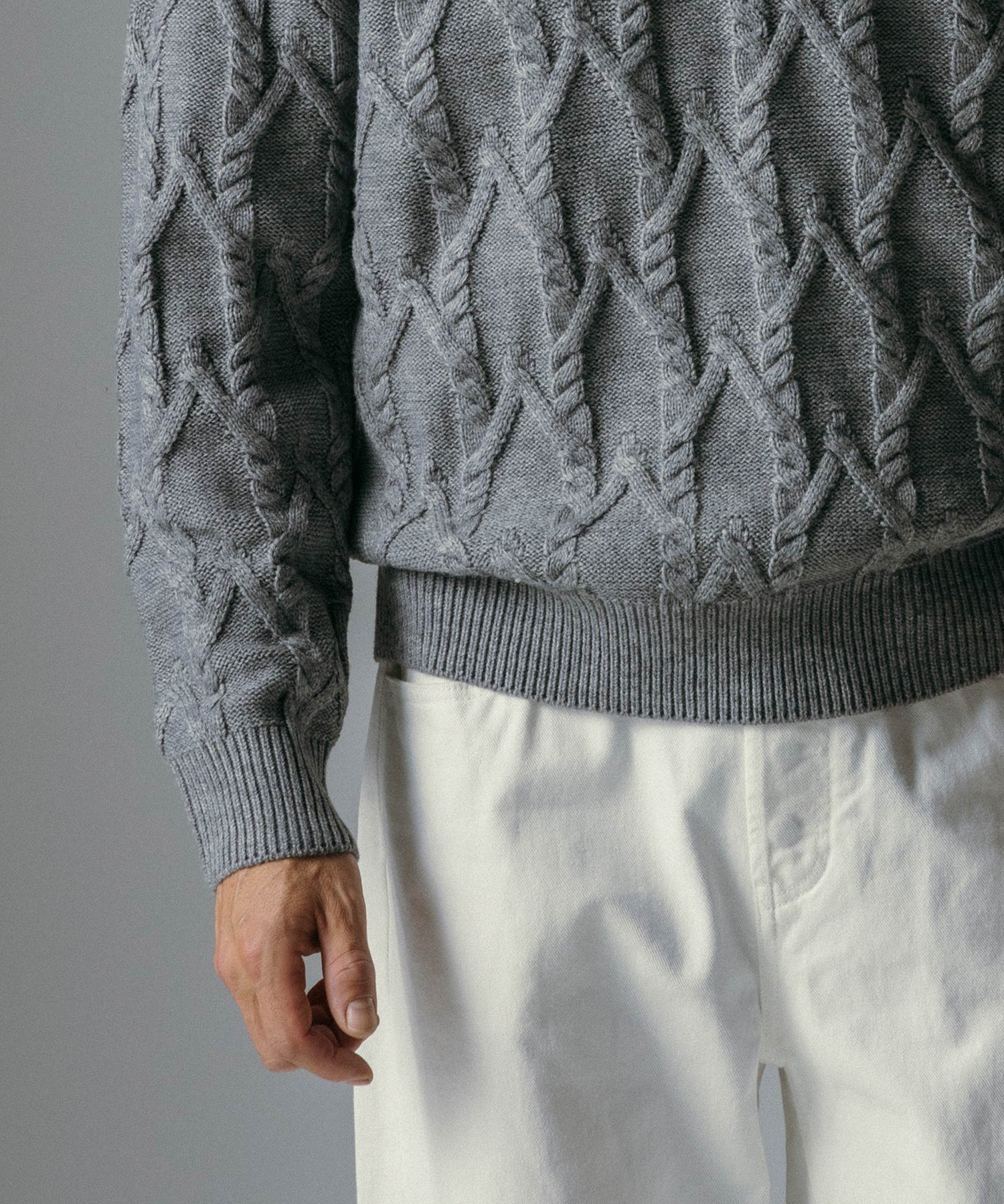 ケーブル編み クルーネックニットプルオーバー