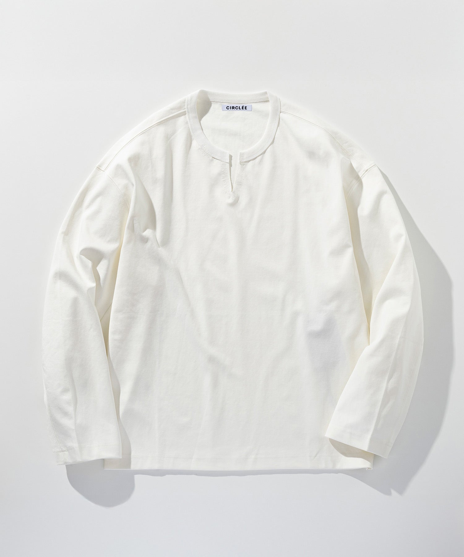 Vスリットネック ロングスリーブTシャツ